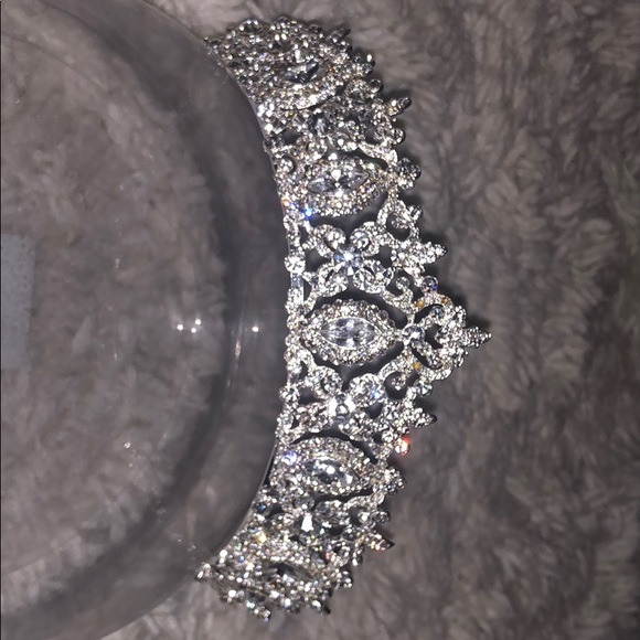 Tiara - Picture 2 of 2